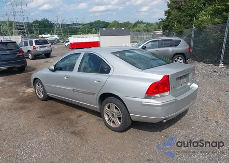 2005 Volvo S60 2.5T Awd z USA, uszkodzony, nr VIN YV1RH592X52478479